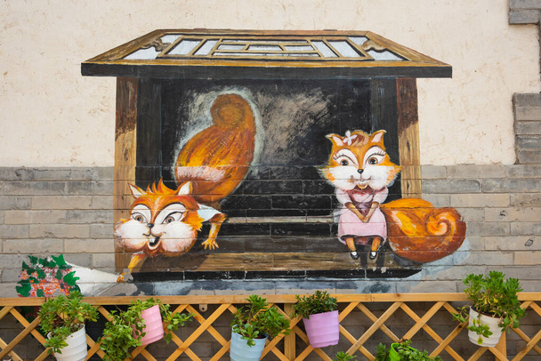 Kattendecoratie op de muur van een oud herenhuis - Foto, afbeelding