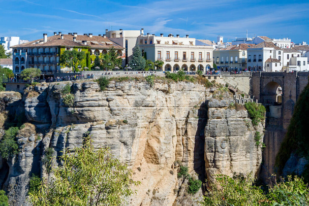 The New Bridge Ronda or Puente Nuovo. It joins the old town with the new town and spans the 120 metre deep Tajo ravine. It was built in 1751. - Foto, Bild