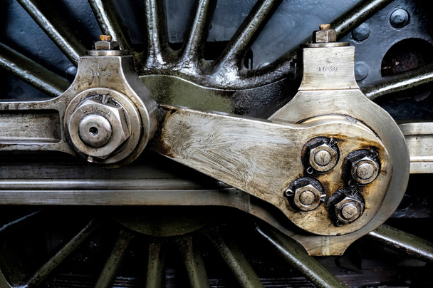 古い蒸気列車の車輪 - 写真・画像