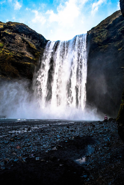Скогафель, впечатляющий водопад на юге Исландии
 - Фото, изображение