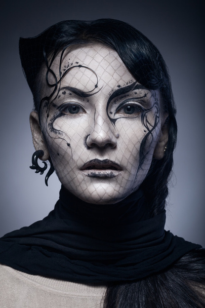 retrato de jovem mulher gótica isolado no fundo escuro
 - Foto, Imagem