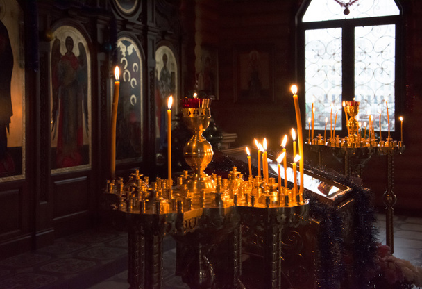 candele nella chiesa ortodossa
 - Foto, immagini