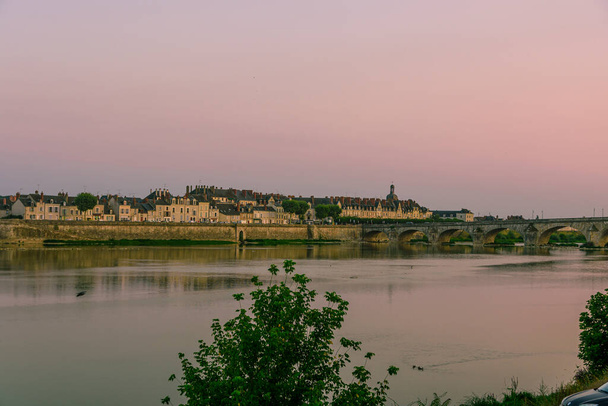views of the river and the other shore in the town of chinon - Photo, Image