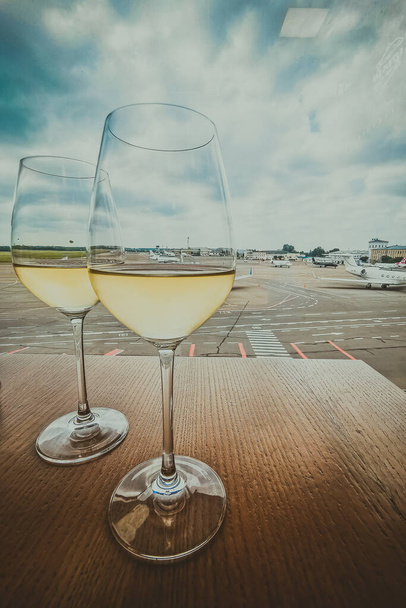 Víno na letišti čeká na let - Fotografie, Obrázek