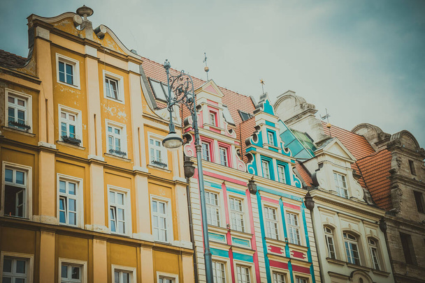 Wroclaw, Lengyelország - 2019. június 15.Wroclaw házak és Wroclaw város utcái. Városkép - Fotó, kép