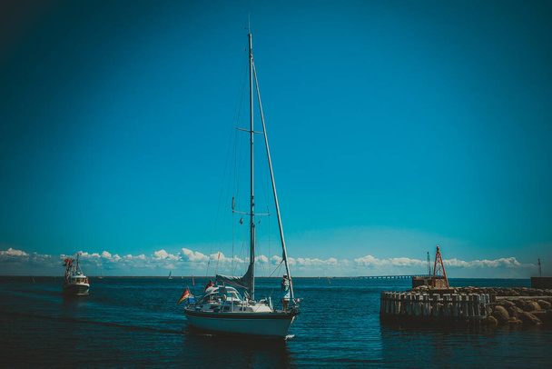 Красивая датская гавань с яхтами - Фото, изображение