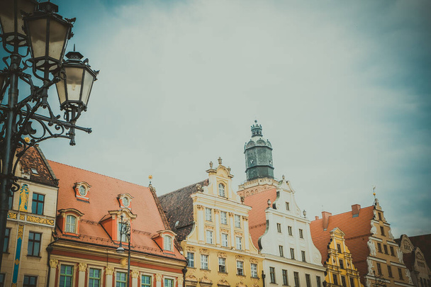 Wroclaw, Polonia - 15 de junio de 2019.Wroclaw Casas y calles de la ciudad de Wroclaw. Paisaje urbano - Foto, imagen