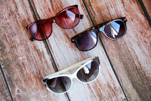 lunettes de soleil avec montures en plastique coloré - Photo, image