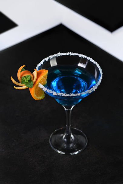 Art in orange- fruits carving. How to make to citrus garnish design for a drink. Cocktail Blue lagoon - Photo, image