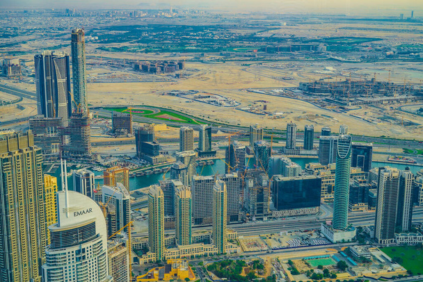 Dubai városképe a Burj Khalifa kilátóteraszról - Fotó, kép
