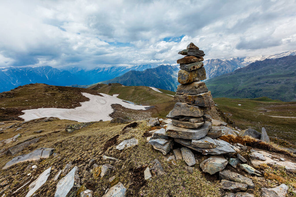 Stenen cairn in de Himalaya - Foto, afbeelding