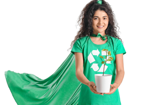 Жінка одягнена як еко-супергерой з рослиною на білому тлі
 - Фото, зображення