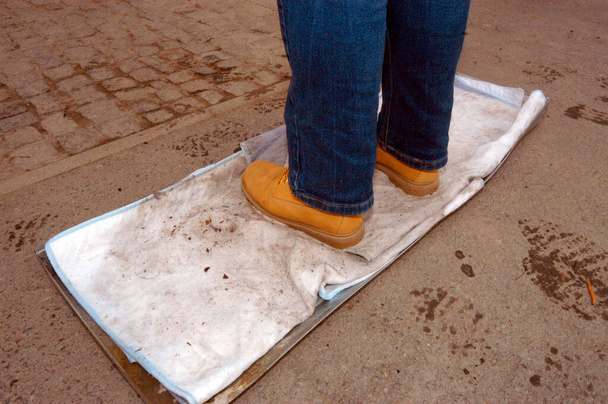 tapis épidémique ou tapis désinfectant pour minimiser le risque d'infection - Photo, image