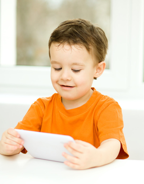 Boy using tablet - Photo, Image