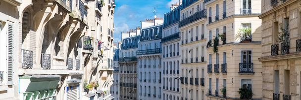 Paříž, typické fasády a ulice, krásné budovy v blízkosti Montmartre - Fotografie, Obrázek