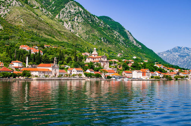 Боко Которська затока в Чорногорії - Фото, зображення