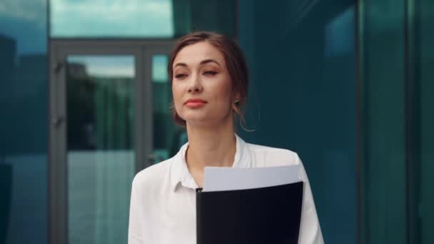 Businesswoman successful woman business person standing outdoor corporate building exterior. Pensiv caucasian confidence professional business woman middle age  - Πλάνα, βίντεο