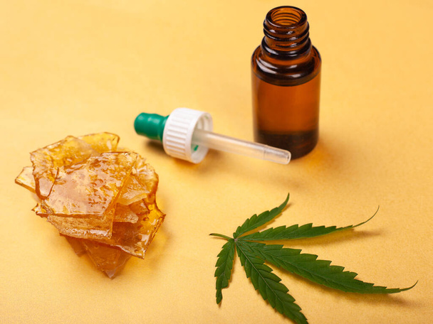 extract, olie, was cannabis behandeling, medicinale marihuana, alternatieve geneeskunde - Foto, afbeelding