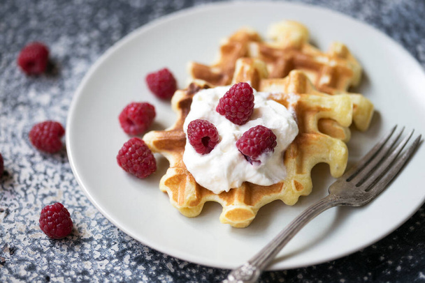 tasty breakfast - Belgian waffles with raspberrie - Zdjęcie, obraz