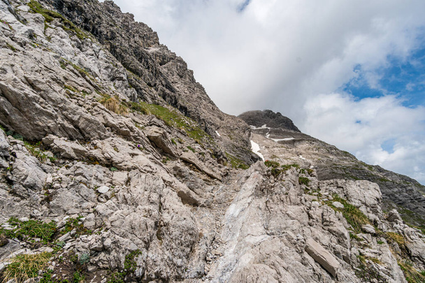 Fantástica caminata en las montañas de Lechquellen en Vorarlberg Austria cerca de Lech, Warth, Bludenz
 - Foto, imagen