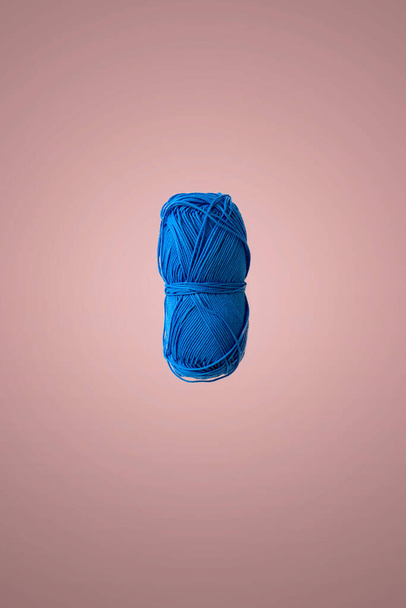 single simple colorful knitting yarn roll float in the air, isolated - Foto, imagen