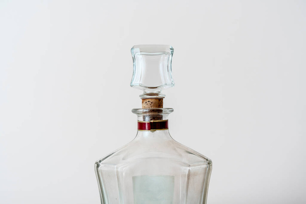 Alkol maketi için basit cam şişe, izole edilmiş. - Fotoğraf, Görsel