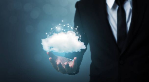 Cloud computing en technologie netwerk verbinding concept. Zakenman hand holding cloud server tranfer data-apparaat - Foto, afbeelding