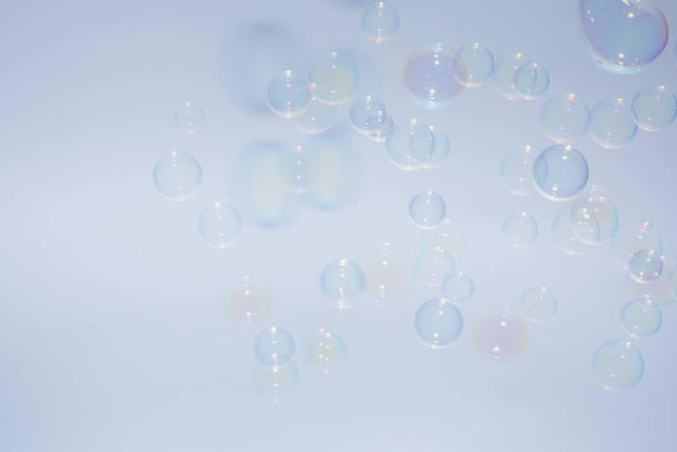 Bubbles kolorowe tło biały - Zdjęcie, obraz