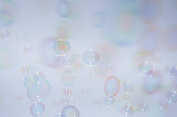 Bubbels kleurrijke achtergrond wit - Foto, afbeelding