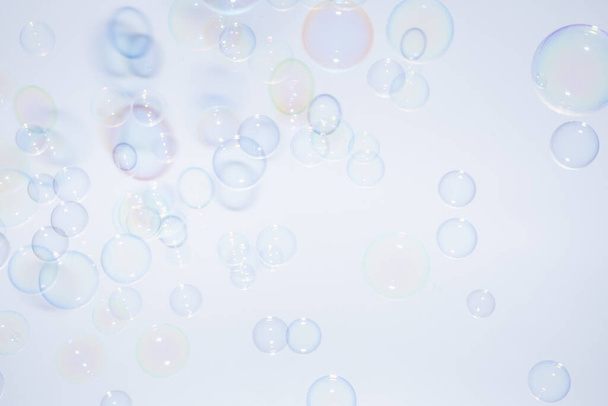 Burbujas fondo colorido blanco
 - Foto, imagen