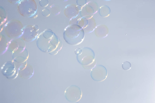 Bubbles красочный фон белый - Фото, изображение