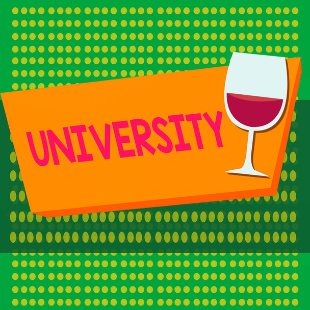 Üniversiteyi gösteren bir not yazıyorum. Şarap Dikdörtgen Biçimli Yarıton Kadehi 'ni öğretmek ve araştırmak için tasarlanmış bir eğitim kurumunun iş fotoğrafı sergileniyor.. - Fotoğraf, Görsel