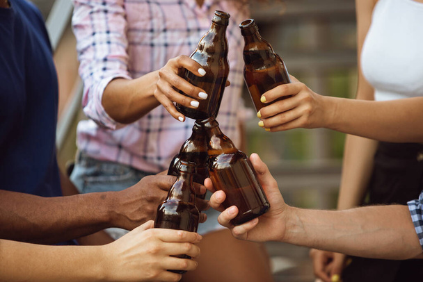 Group of happy friends having beer party in summer day. Resting together outdoor, celebrating and relaxing, laughting. Summer lifestyle, friendship concept. - Valokuva, kuva