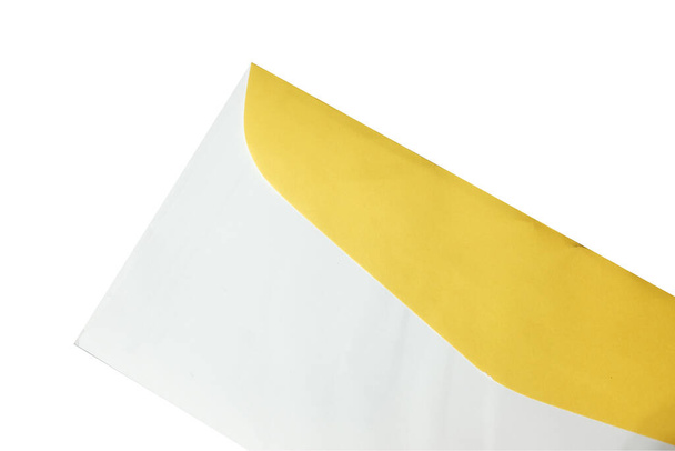 sarı zarf beyaz arkaplanda izole edildi - Fotoğraf, Görsel