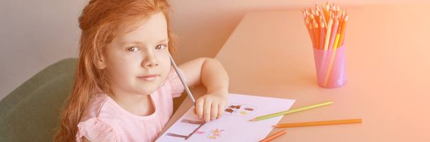 Little girl drawing. Closed Locking Exercise. Homemade routine. School lessons - Valokuva, kuva