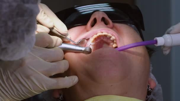 Senior woman getting dental implant - Filmati, video