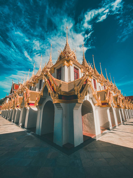 Loha Prasat temppeli Bangkokissa vanha kaupunki Thaimaassa - Valokuva, kuva