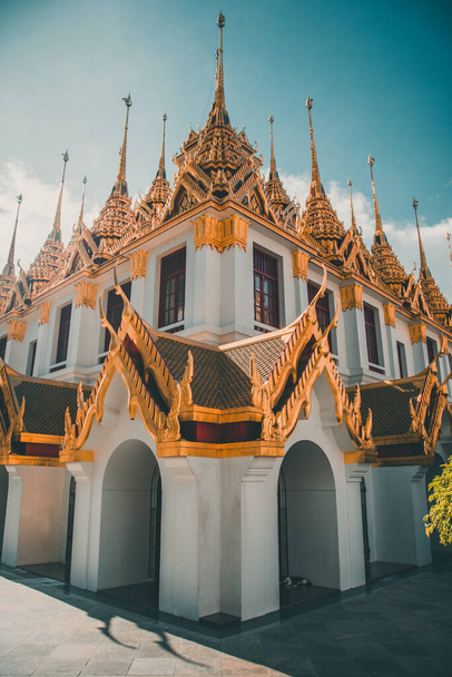 Loha Prasat temppeli Bangkokissa vanha kaupunki Thaimaassa - Valokuva, kuva