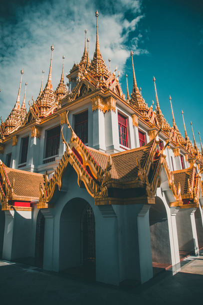 Temple Loha Prasat à Bangkok vieille ville en Thaïlande - Photo, image