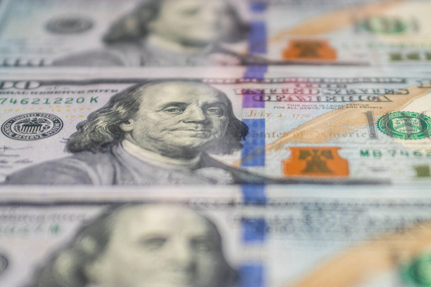 $Closeup Concept. Αμερικάνικα δολάρια σε μετρητά. Τραπεζογραμμάτια των εκατό δολαρίων. - Φωτογραφία, εικόνα