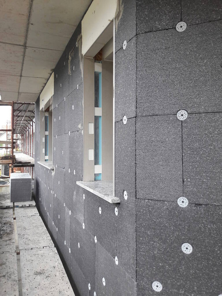 Sistema di isolamento termico e acustico delle pareti della facciata della casa - detrazioni fiscali - Foto, immagini