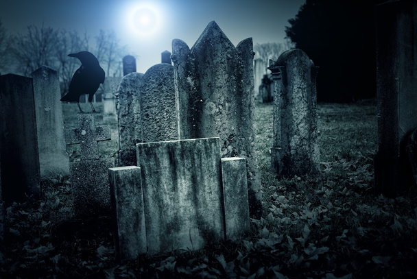 Noche en el cementerio
 - Foto, imagen