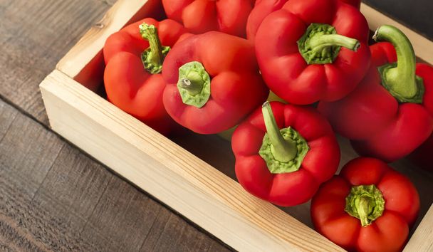 harvest of bell peppers in a vegetable drawer - Foto, imagen