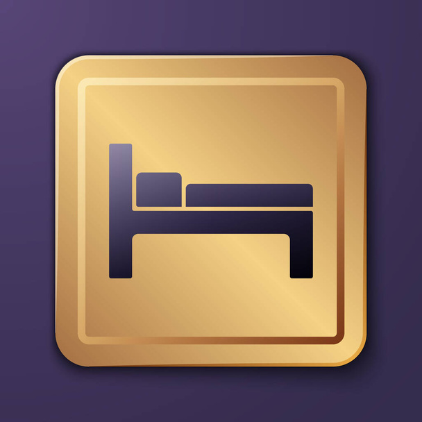 Purple Bed icoon geïsoleerd op paarse achtergrond. Gouden vierkante knop. Vector Illustratie. - Vector, afbeelding