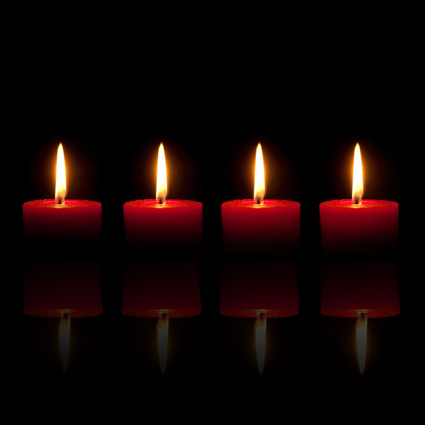 Чотири червоні свічки, чорний фон
 - Фото, зображення