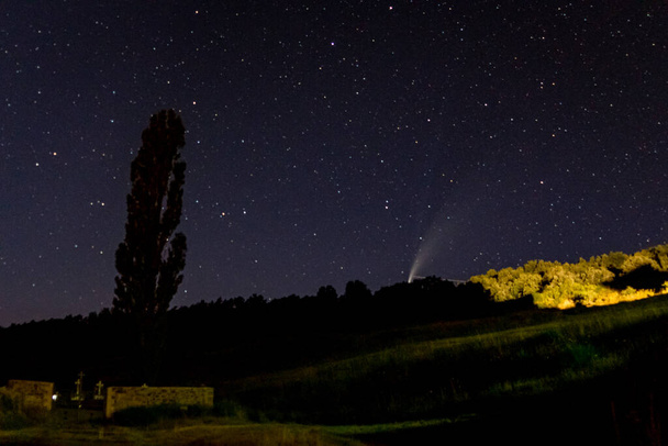 Cometa Neowise, C2020 F3, en el cielo de Herreruela de Castilleria, Palencia. España - Foto, Imagen
