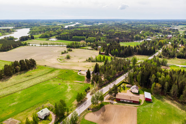 Aerial panoraamanäkymät Hurukselalle Kymijoen lähellä, Suomi. - Valokuva, kuva