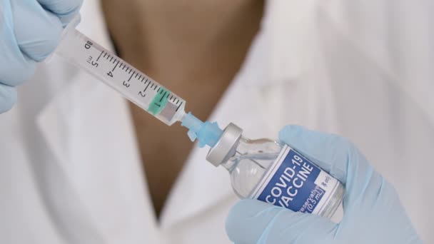 Covid 19 Vaccine Pulled into Syringe - Filmmaterial, Video