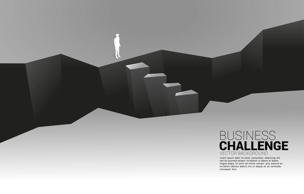 silueta de hombre de negocios de pie en el valle. concepto de desafío empresarial y coraje hombre
 - Vector, Imagen