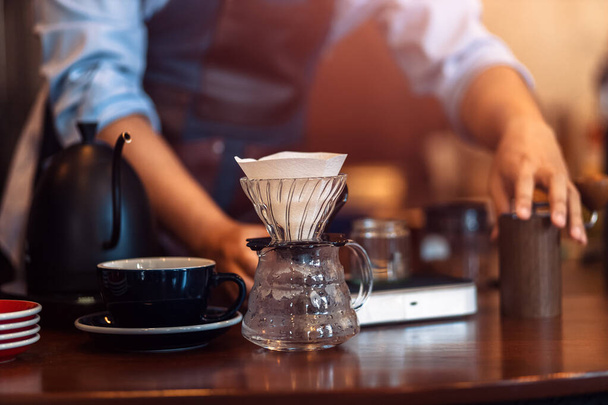 Measuring coffee drip with glass mug  - Foto, imagen